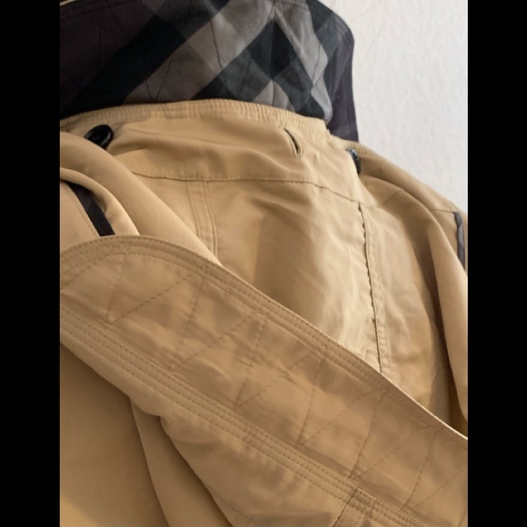 Burberry  Authentic New  Raincoat - Picture 8 of 15